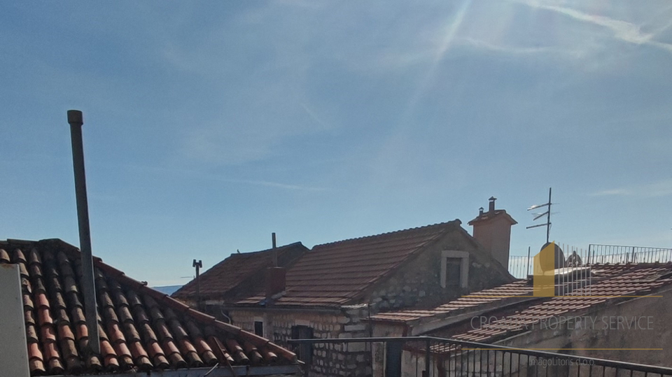 Beautiful stone house for adaptation near the sea in Kaštel Stari!